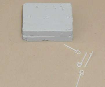 Beton Ballastgewicht 1 Stück Ballastgewicht Beton-Nachbildung mit Kranösen ca. 45 x 33 x 12 mm Material ist Resin