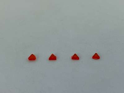 Helles Dreieck rot (4 Stück)