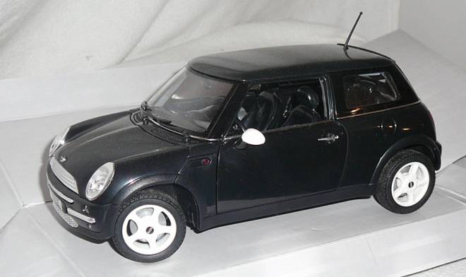 Mini Cooper in schwarz aus Kunstoff 203314487