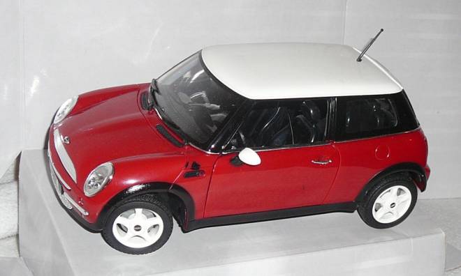 Mini Cooper in rot mit weißem Dach aus Kunstoff 203314487