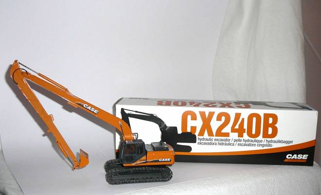 CX 240 B mit Langarm und Metallketten