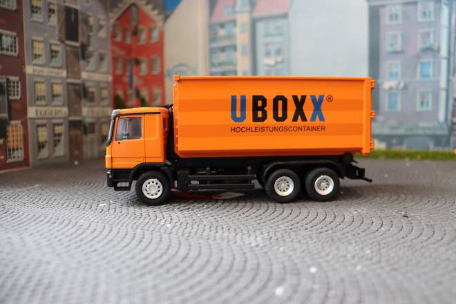 Benz - Actros 3achs- Unirop U-Boxx