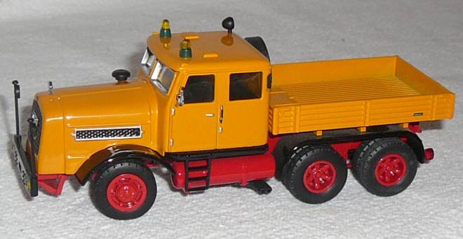 KDV 22Z8T Schwerlastzugmaschine mit Doppelk. gelb