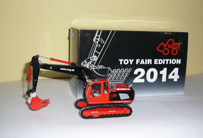 R 916 Classic Toy Fair Edition 2014