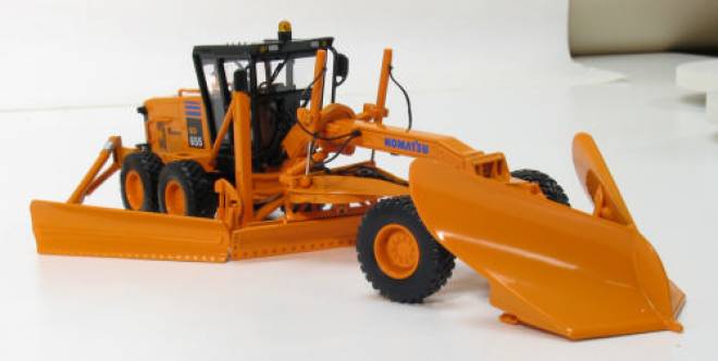 Grader GD 655 w/V-Plow & Wing in orange