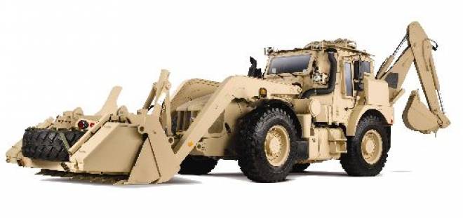 Fastrac mit Heckbagger HMEE -US Military- Farbe sandbeige