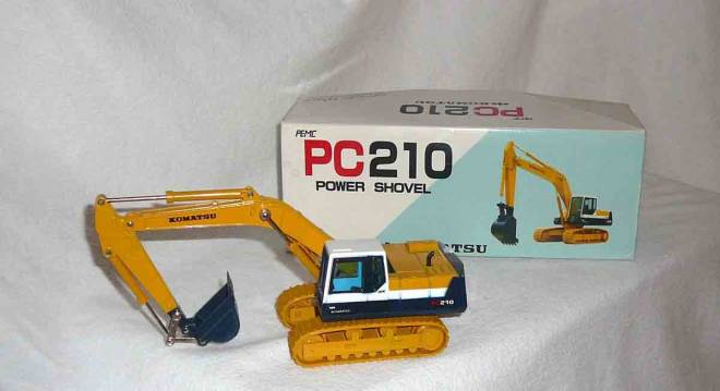 PC 210 mit gelben Gummiketten