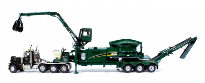 379 4achs Sattelzugmaschine mit Vermeer TG7000 Recycler in grün -T01005-
