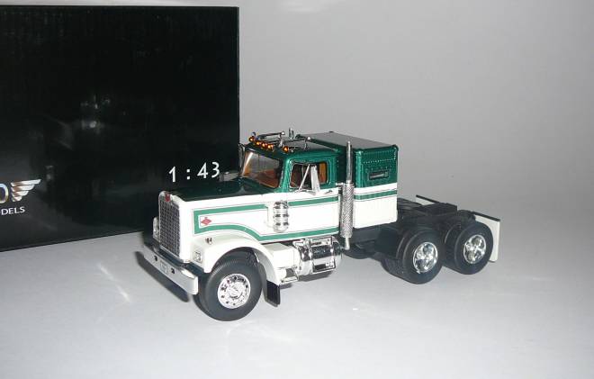 Reo Truck weiss-metallic-dunkelgrün 1971