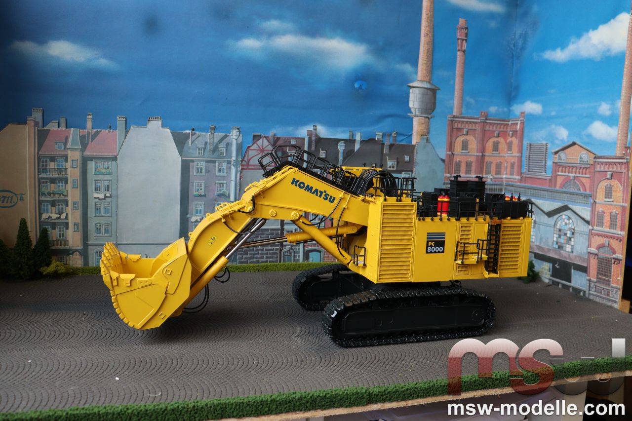 BYMO 25026/8 Komatsu PC8000-11 Diesel Mining Excavator Front Shovel Yellow 1:50