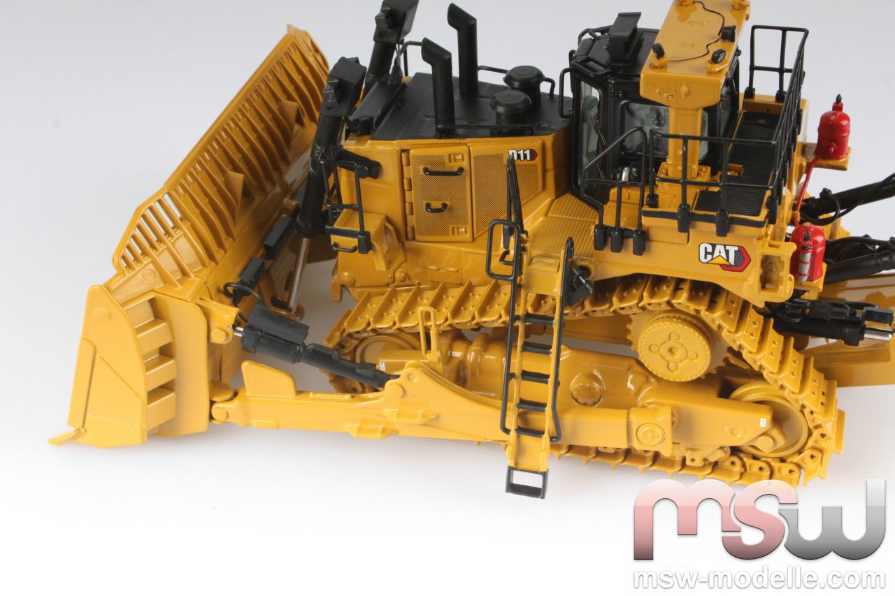Cat Caterpillar D11 Fusion Track Type Tractor 1/50 Scale Diecast Masters 85604 